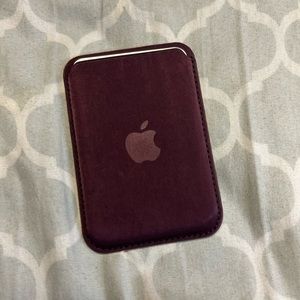 Apple FineWoven MagSafe Wallet in mulberry